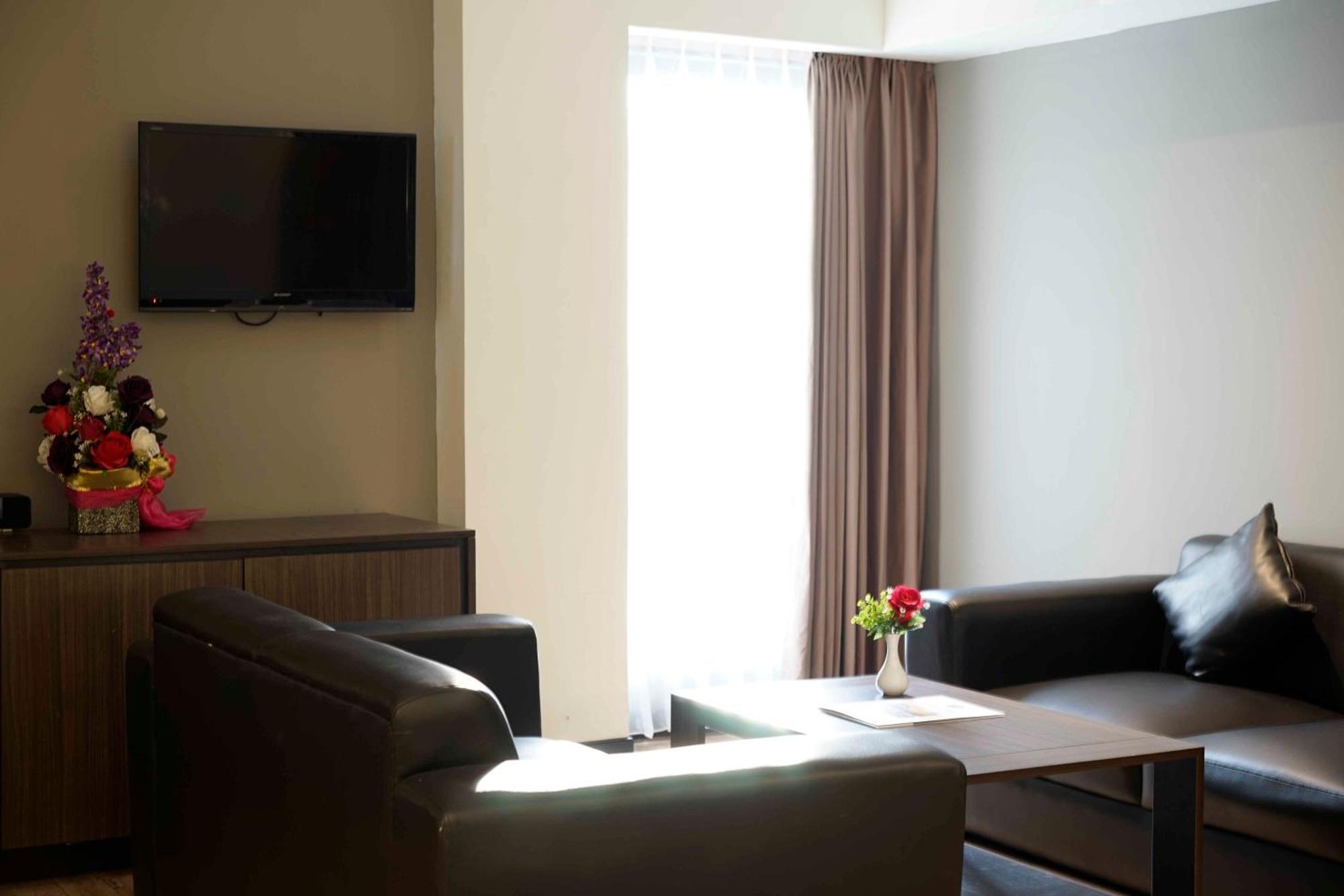 Yunna Hotel Lampung Бандар-Лампунг Экстерьер фото