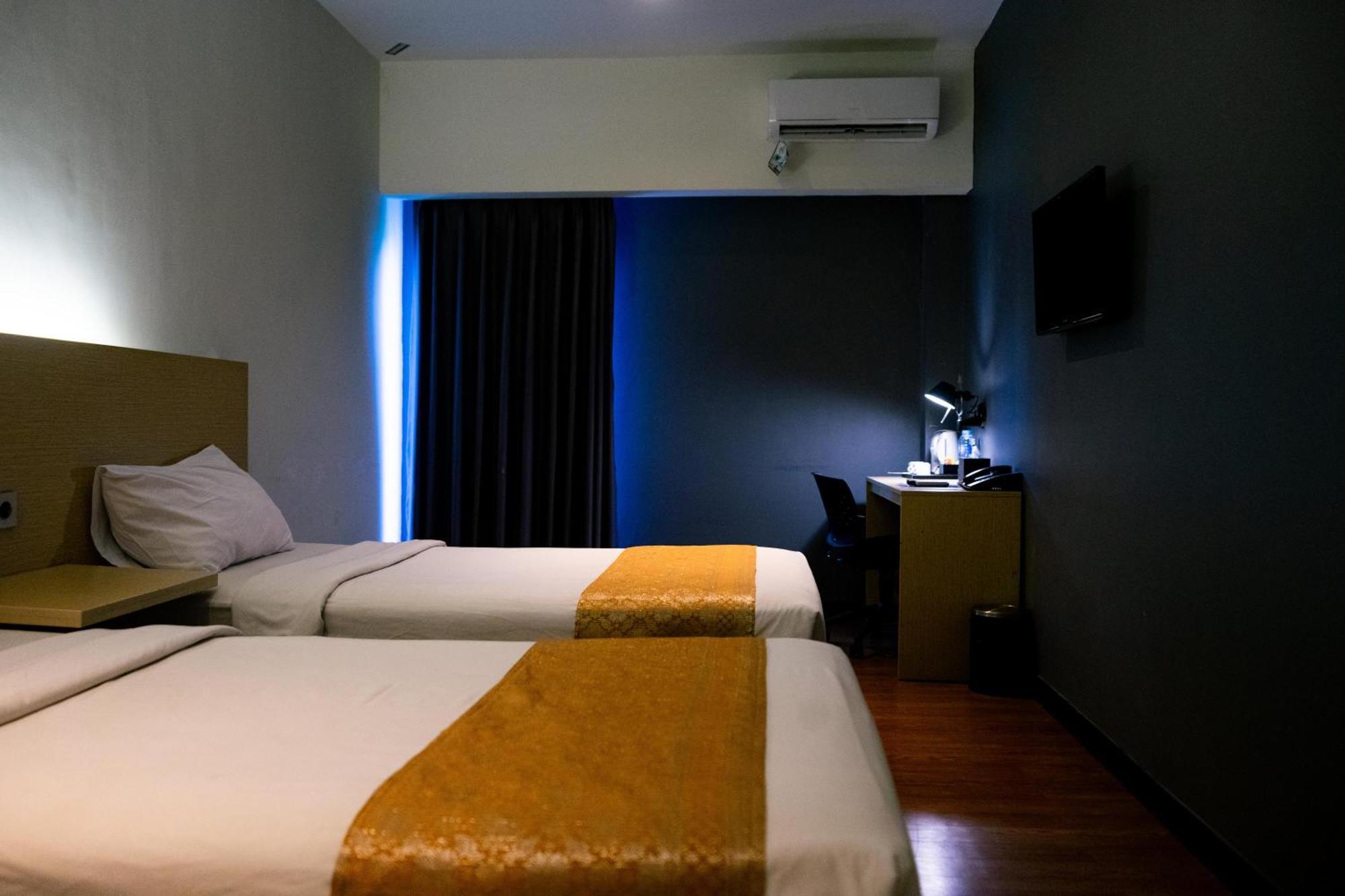 Yunna Hotel Lampung Бандар-Лампунг Экстерьер фото